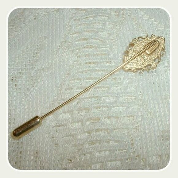 Vintage Avon Gold Tone Cameo Stick Pin - Picture 3 of 3